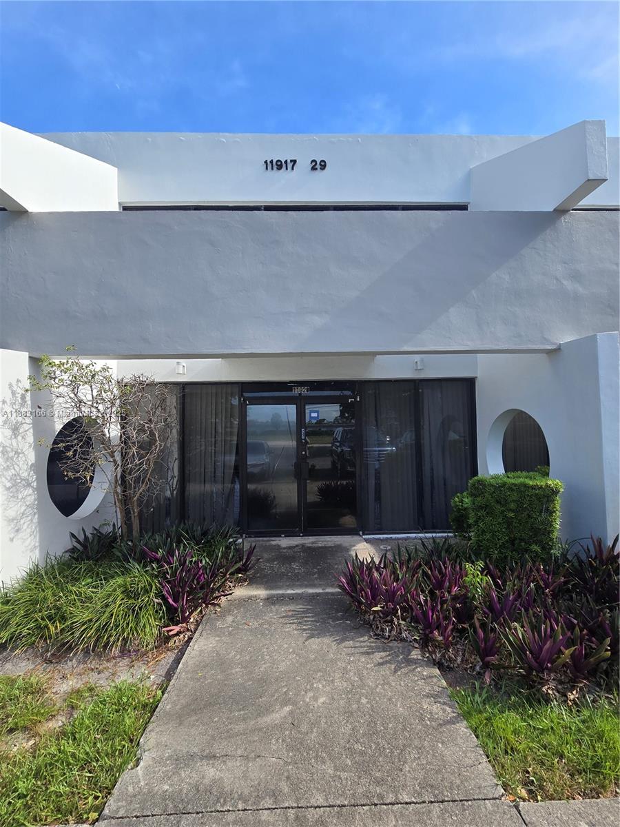 11917  /   sq. ft. $ 2025-09-23 0 Photo