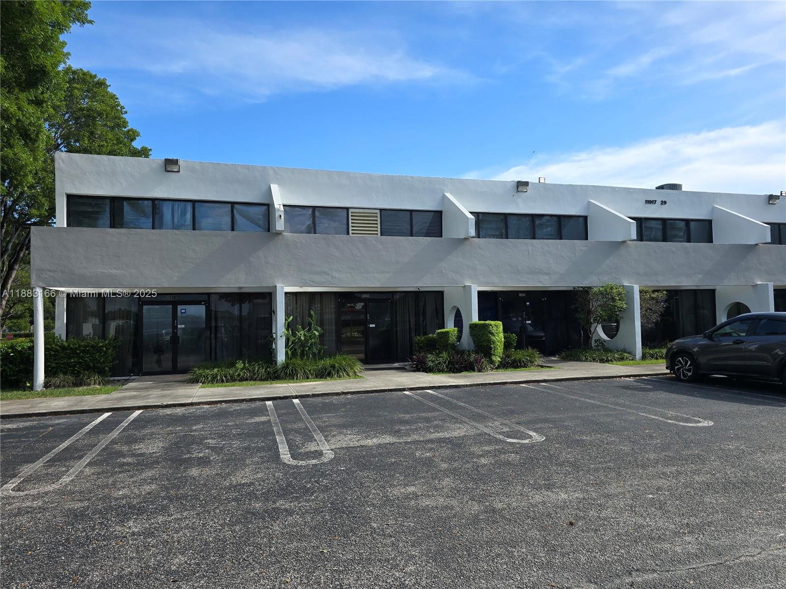 11917  /   sq. ft. $ 2025-09-23 0 Photo