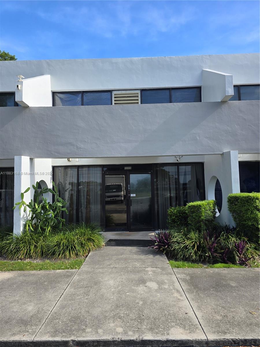 11923  /   sq. ft. $ 2025-09-23 0 Photo