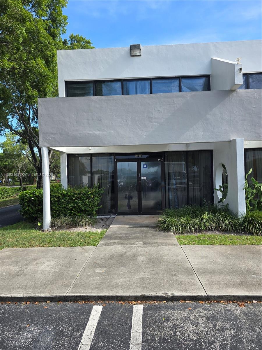 11923  /   sq. ft. $ 2025-09-23 0 Photo