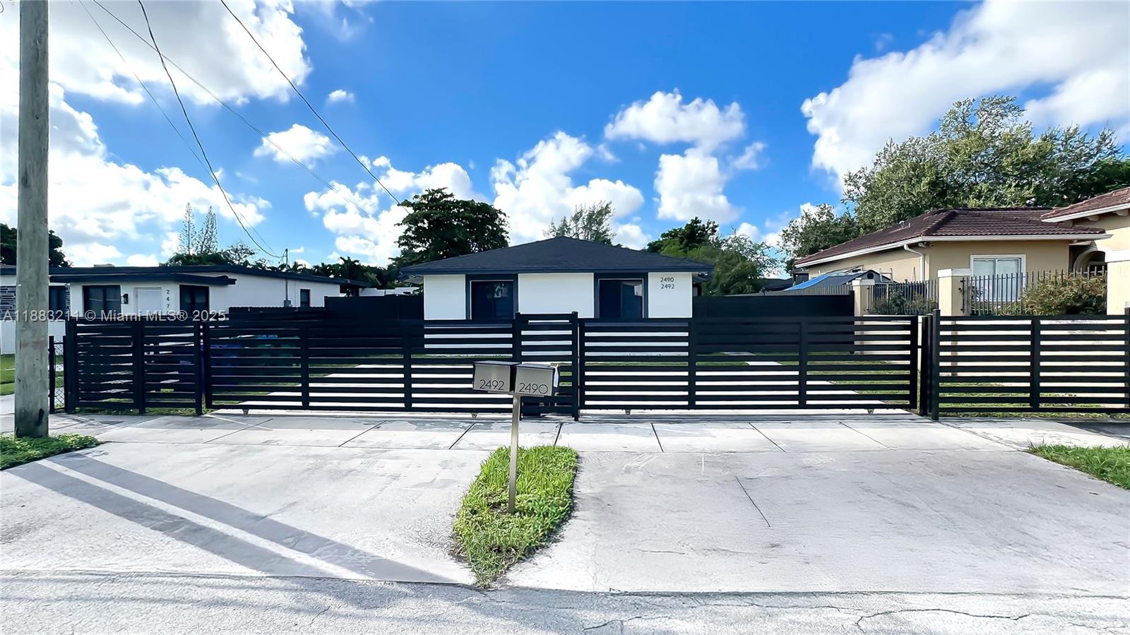   /  1998 sq. ft. $ 2025-09-23 0 Photo