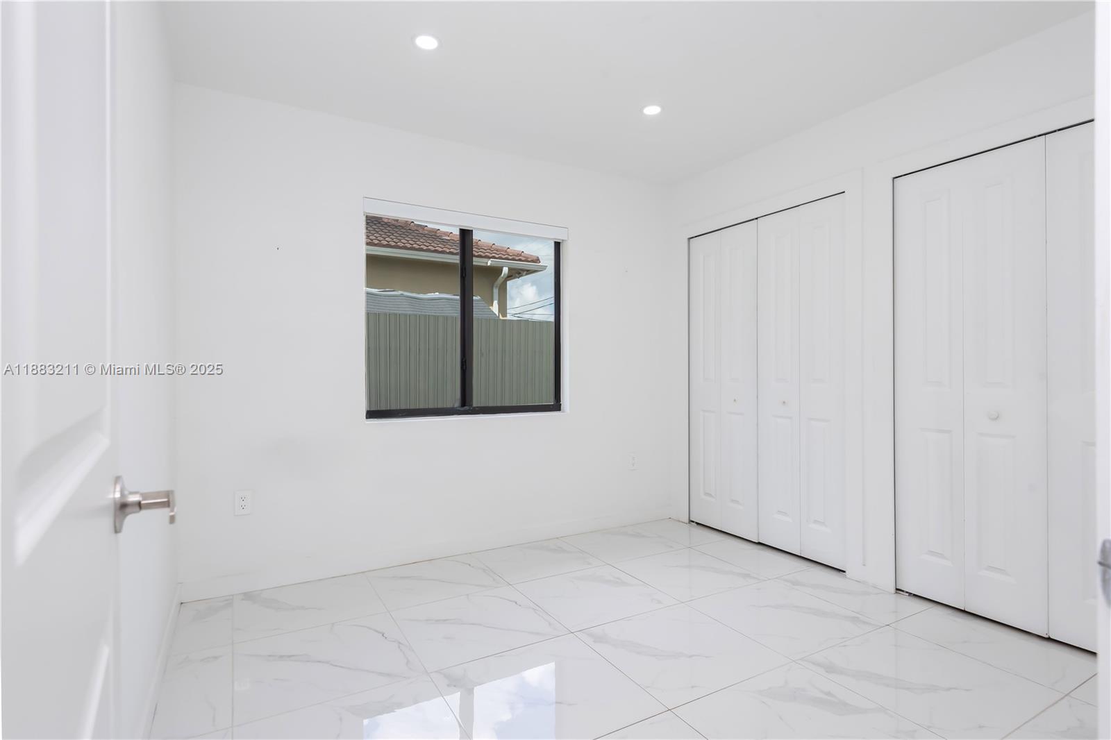   /  1998 sq. ft. $ 2025-09-23 0 Photo