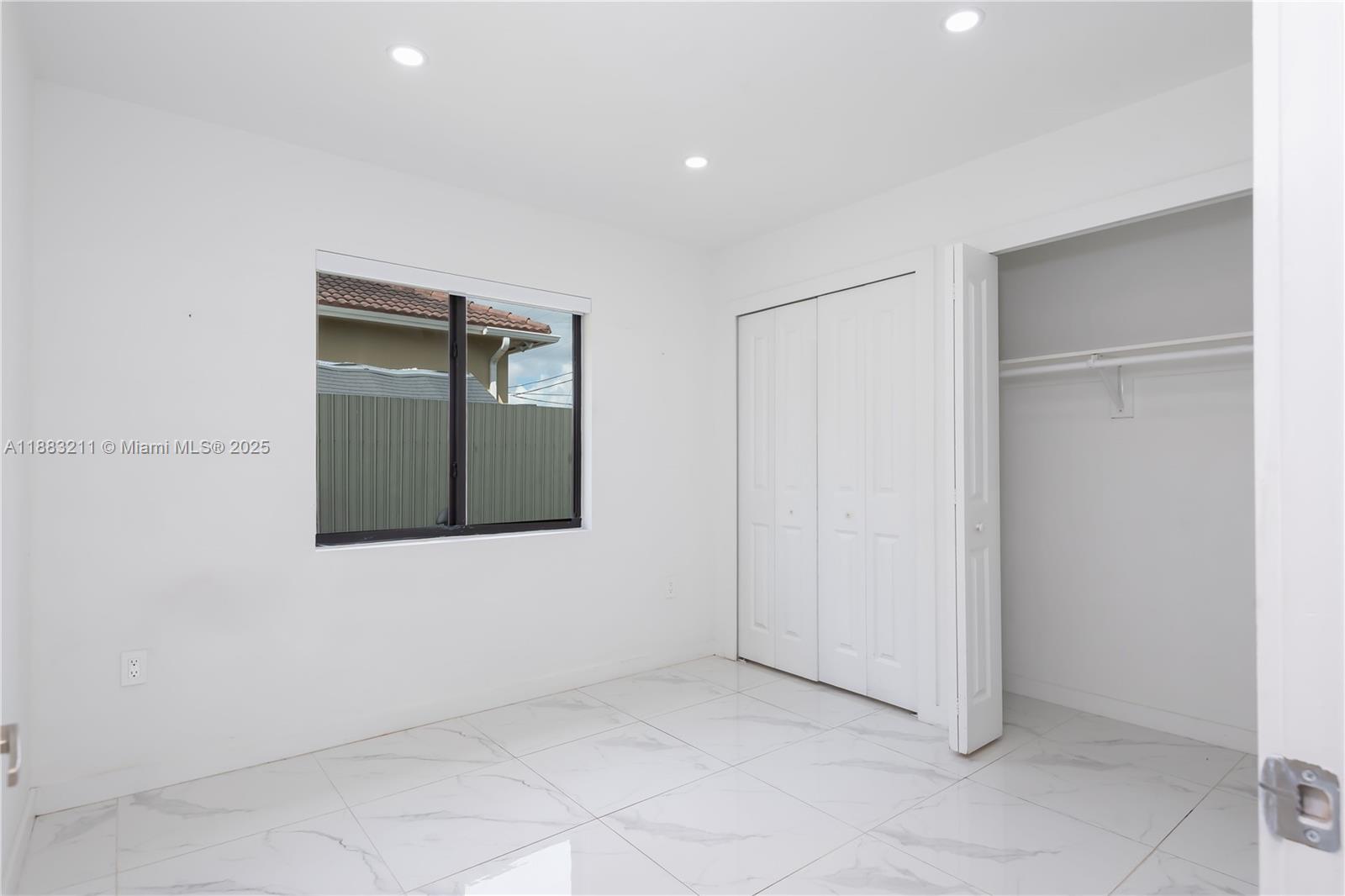   /  1998 sq. ft. $ 2025-09-23 0 Photo