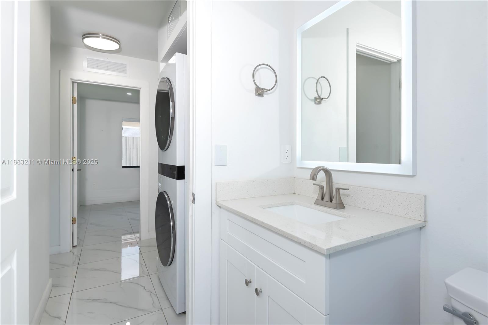   /  1998 sq. ft. $ 2025-09-23 0 Photo