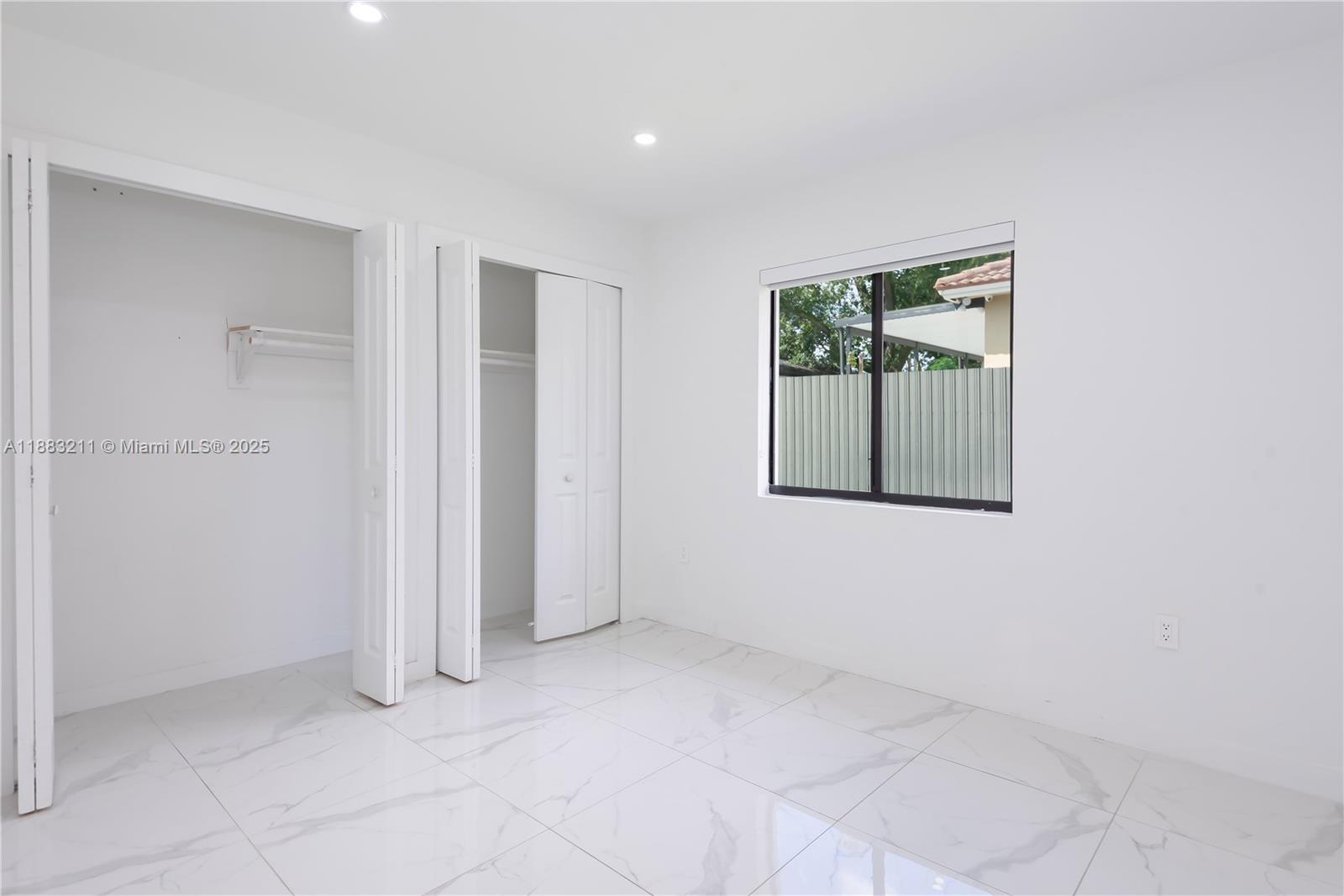   /  1998 sq. ft. $ 2025-09-23 0 Photo