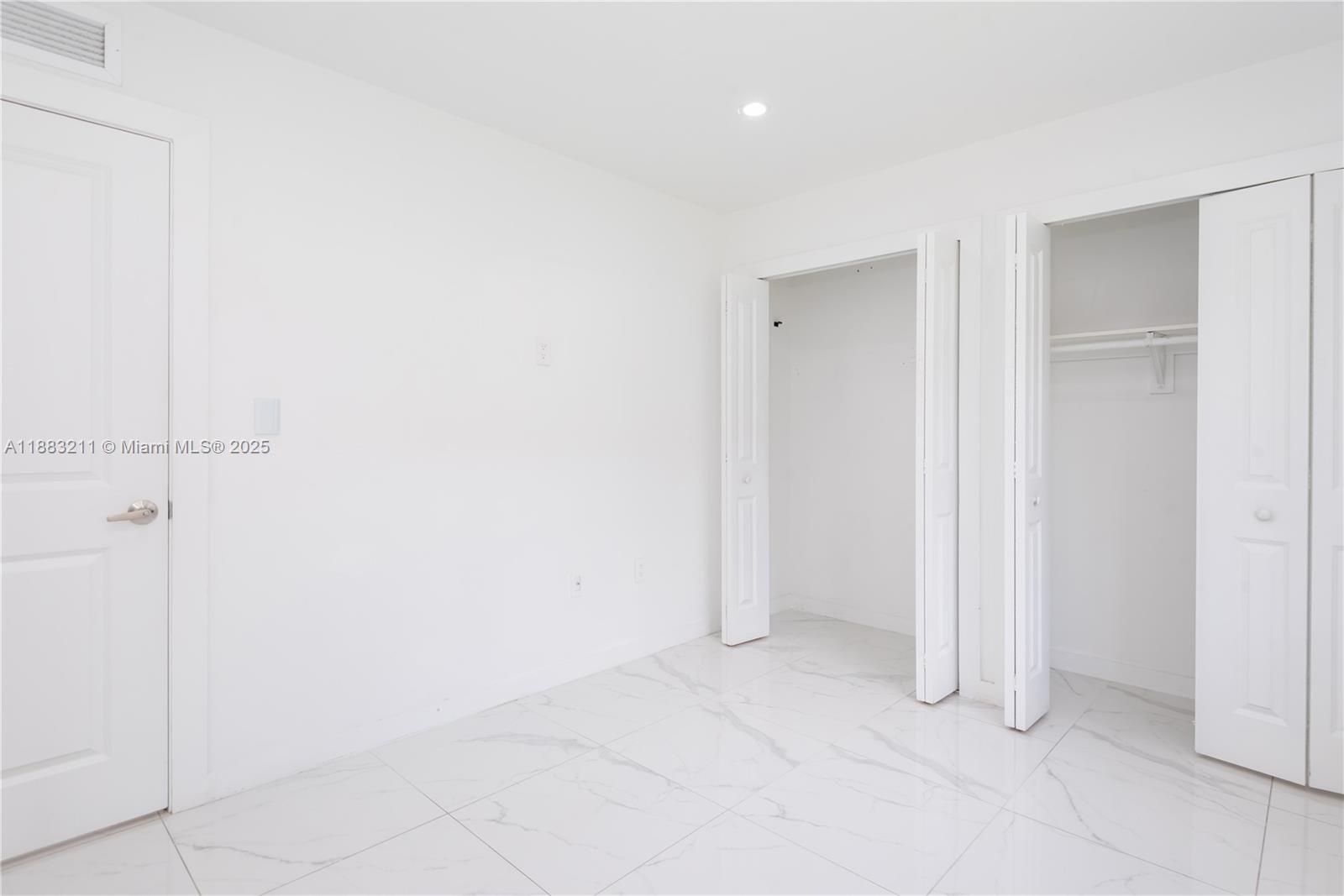   /  1998 sq. ft. $ 2025-09-23 0 Photo