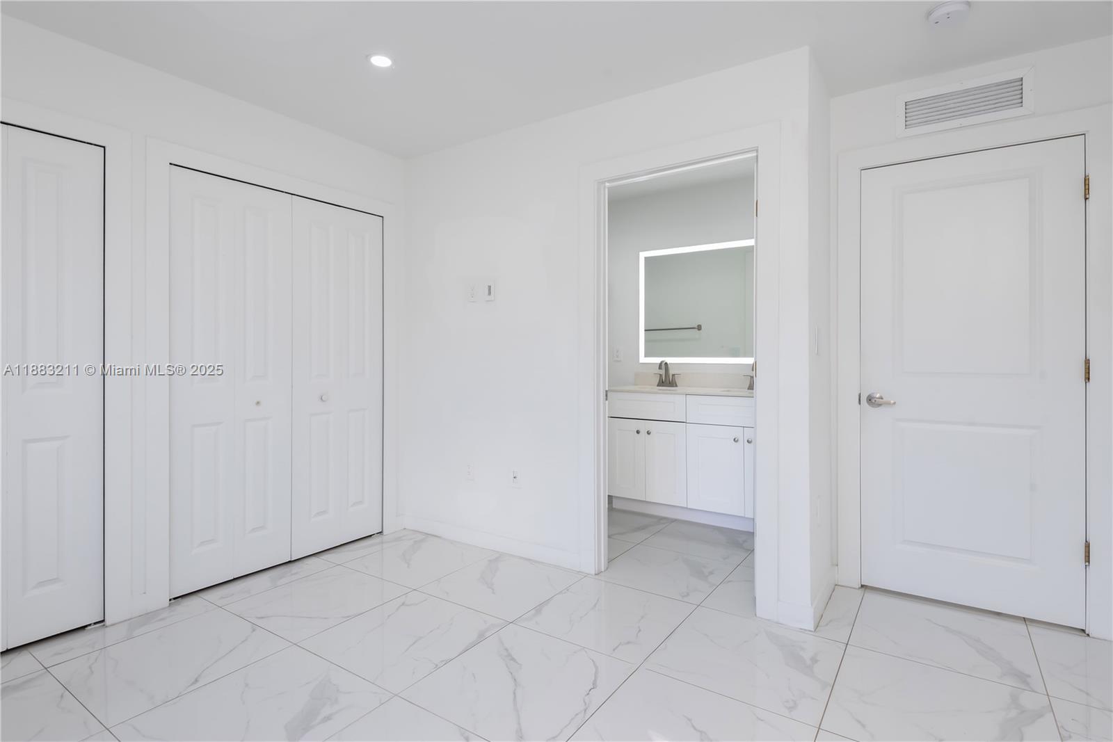   /  1998 sq. ft. $ 2025-09-23 0 Photo