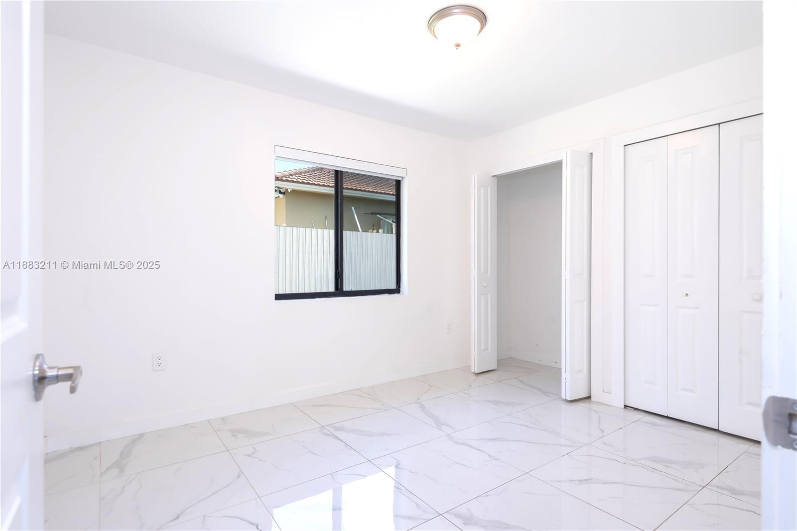   /  1998 sq. ft. $ 2025-09-23 0 Photo