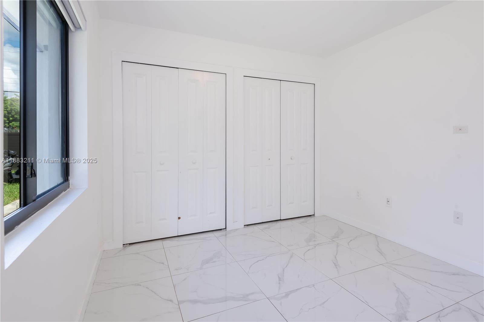   /  1998 sq. ft. $ 2025-09-23 0 Photo