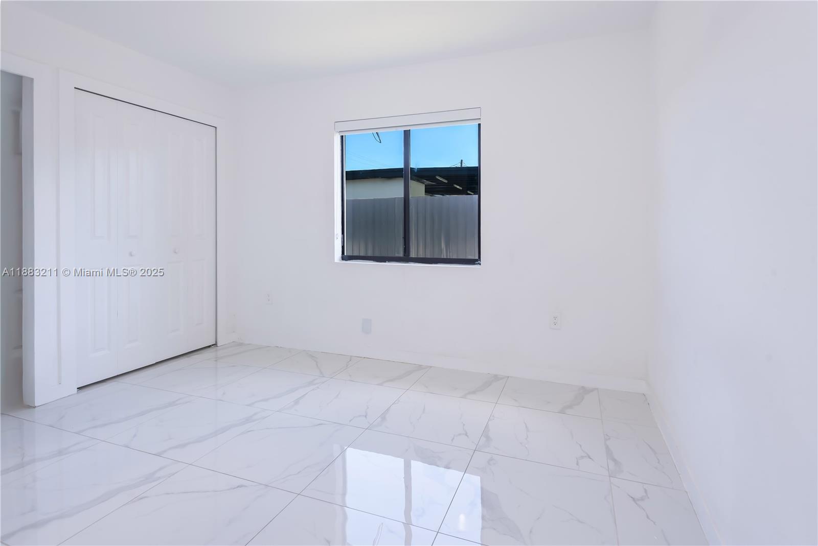   /  1998 sq. ft. $ 2025-09-23 0 Photo