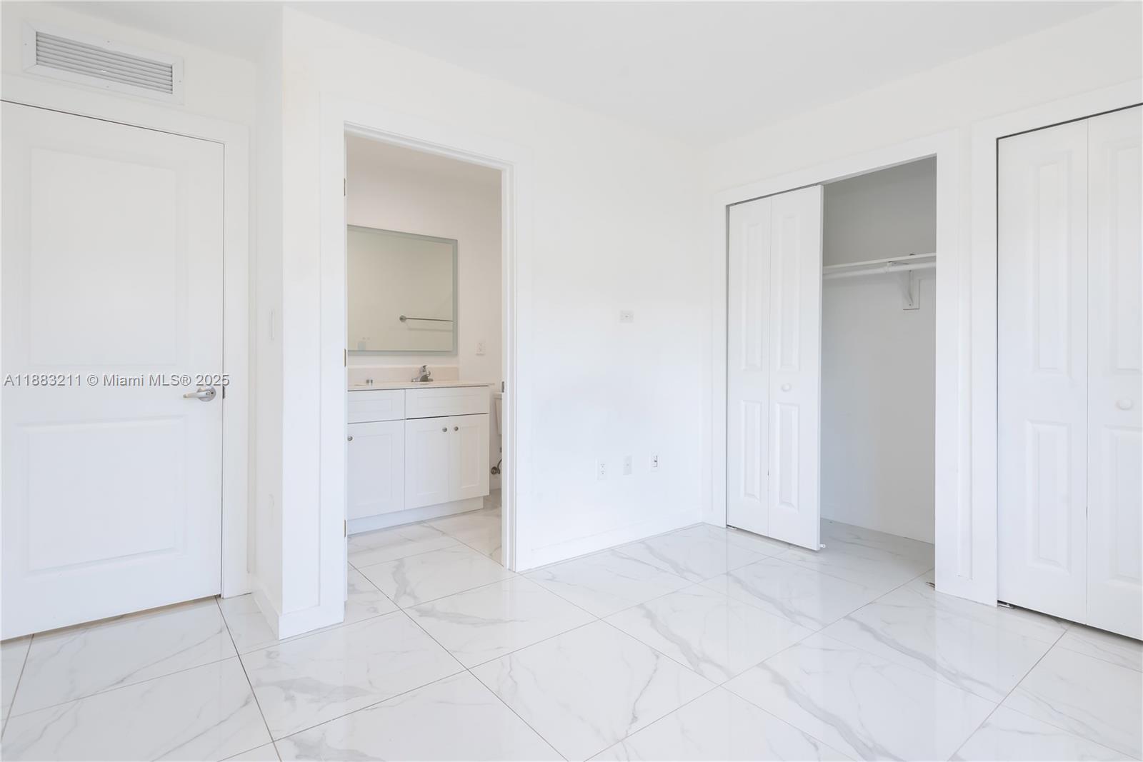   /  1998 sq. ft. $ 2025-09-23 0 Photo