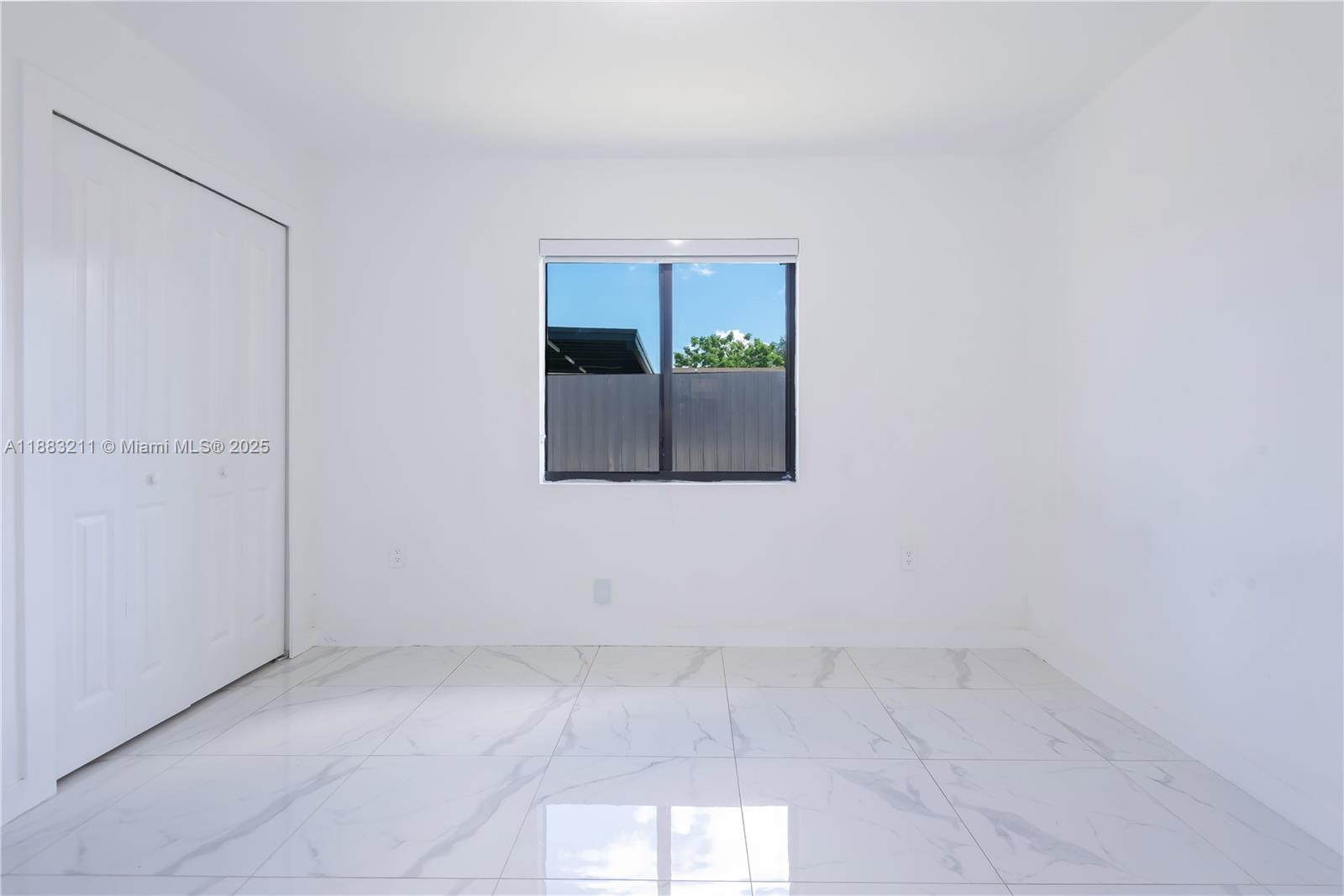   /  1998 sq. ft. $ 2025-09-23 0 Photo