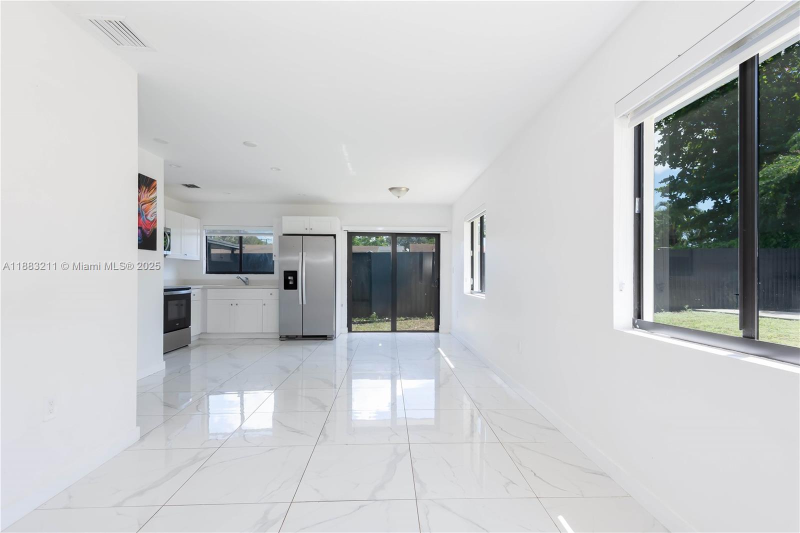   /  1998 sq. ft. $ 2025-09-23 0 Photo