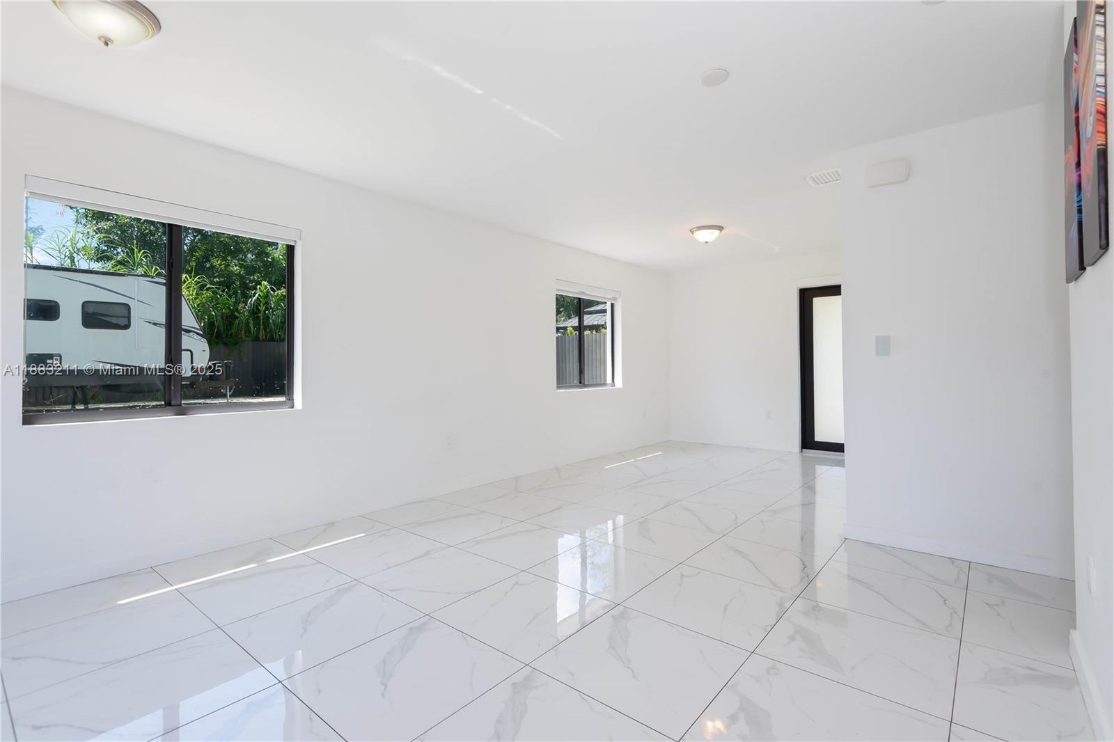   /  1998 sq. ft. $ 2025-09-23 0 Photo