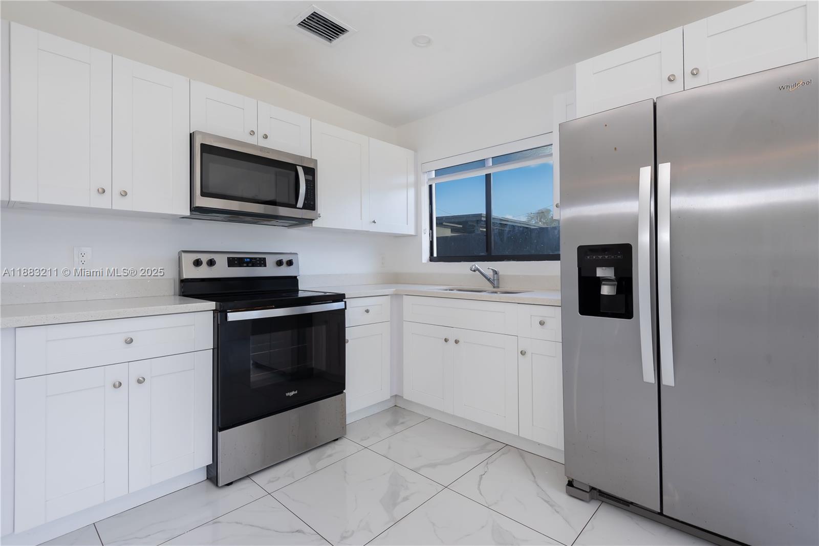   /  1998 sq. ft. $ 2025-09-23 0 Photo