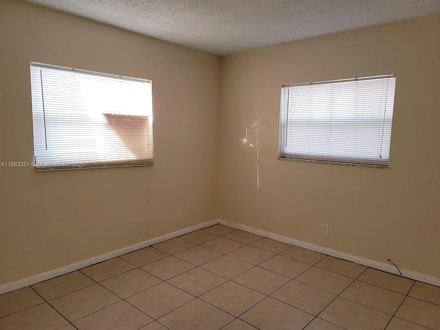  /  3030 sq. ft. $ 2025-09-23 0 foto