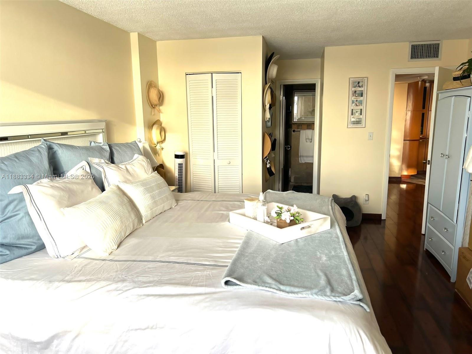 Photo of 1600 Ocean Dr  #3D, Hollywood, Florida, 33019 - 