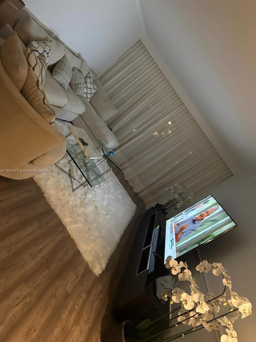 1021 2 / 2 1350 sq. ft. $ 2025-09-23 0 Photo