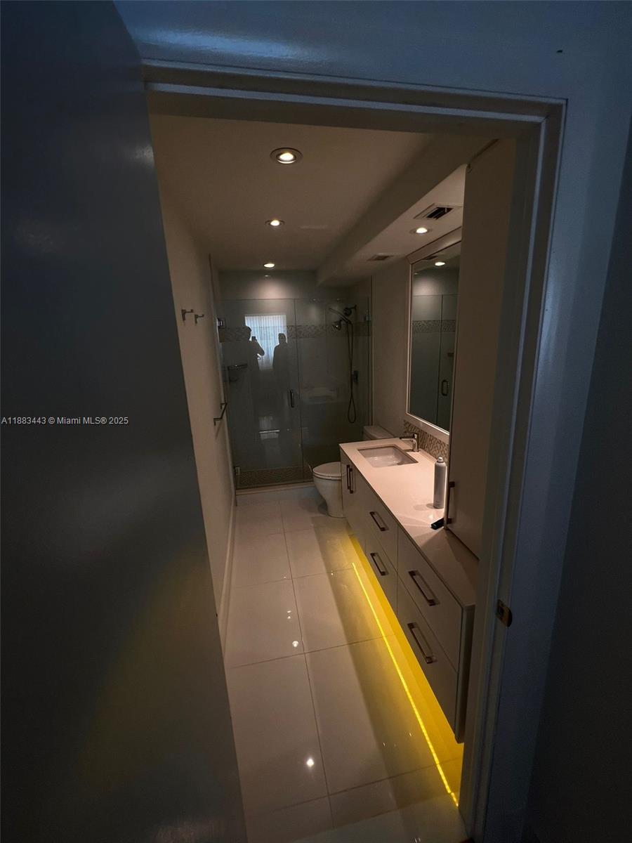 1021 2 / 2 1350 sq. ft. $ 2025-09-23 0 Photo