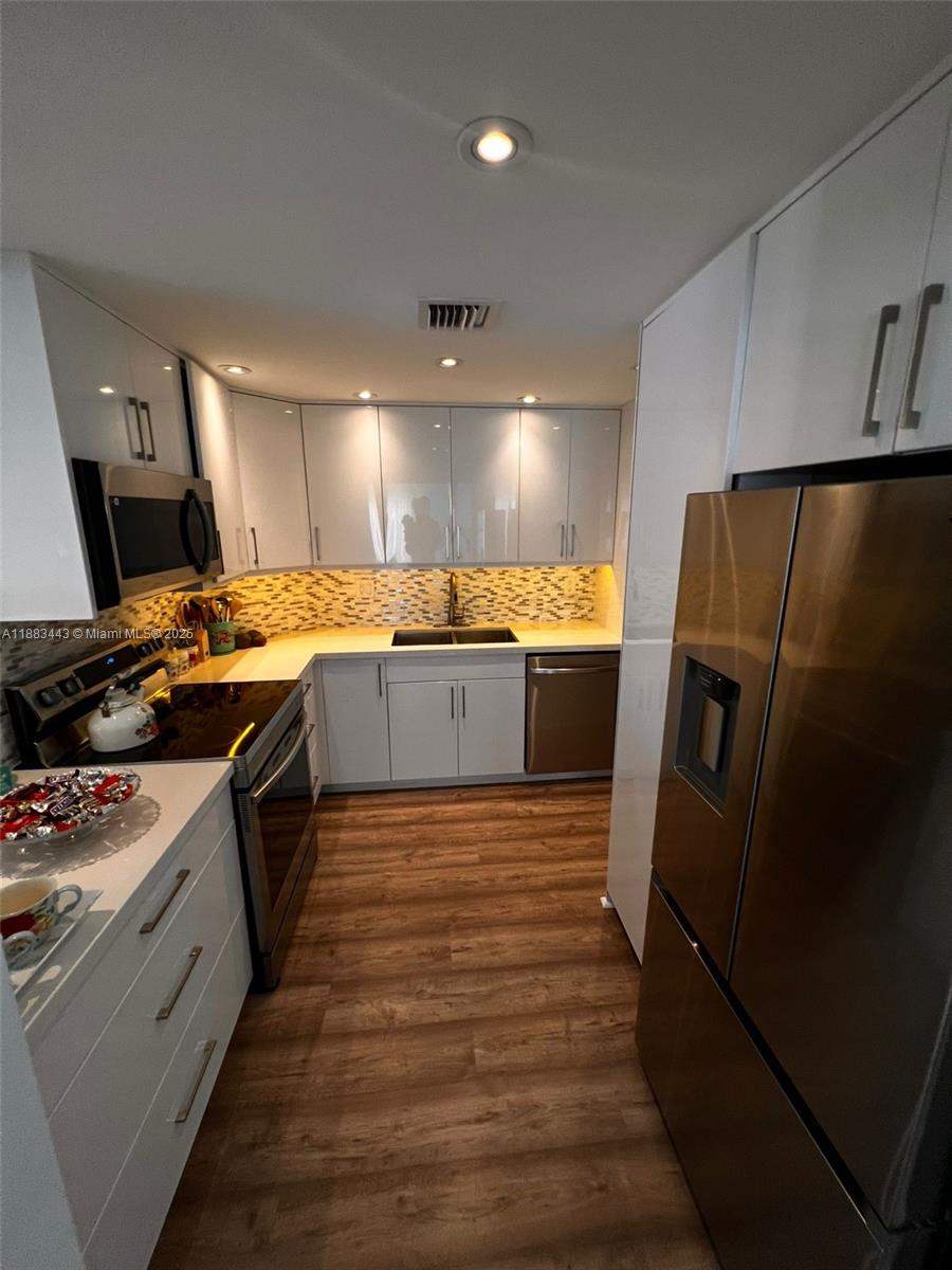 1021 2 / 2 1350 sq. ft. $ 2025-09-23 0 Photo