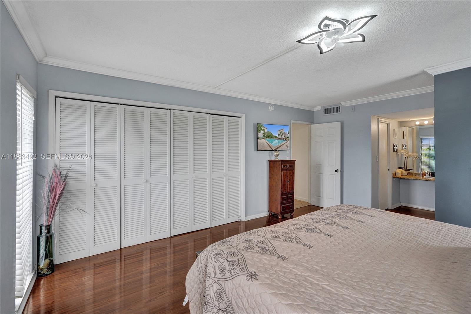 See details 501 3 / 2 1390 sq. ft. $ 2026-07-06 0 Photo