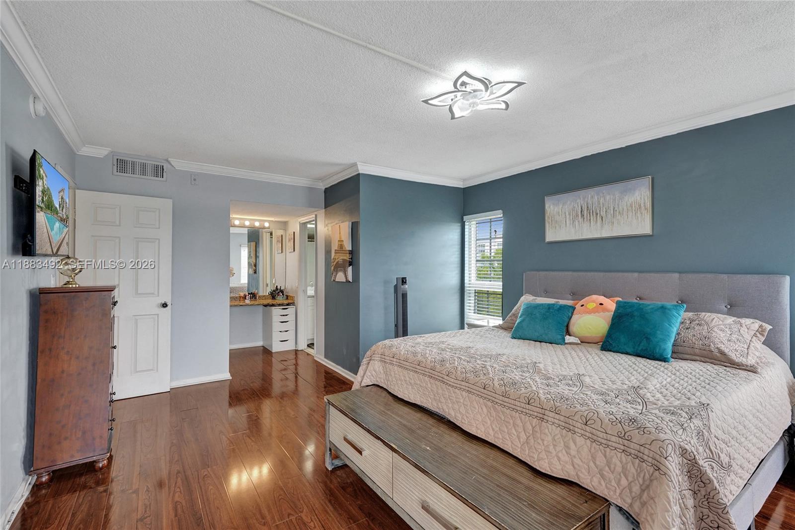 See details 501 3 / 2 1390 sq. ft. $ 2026-07-06 0 Photo