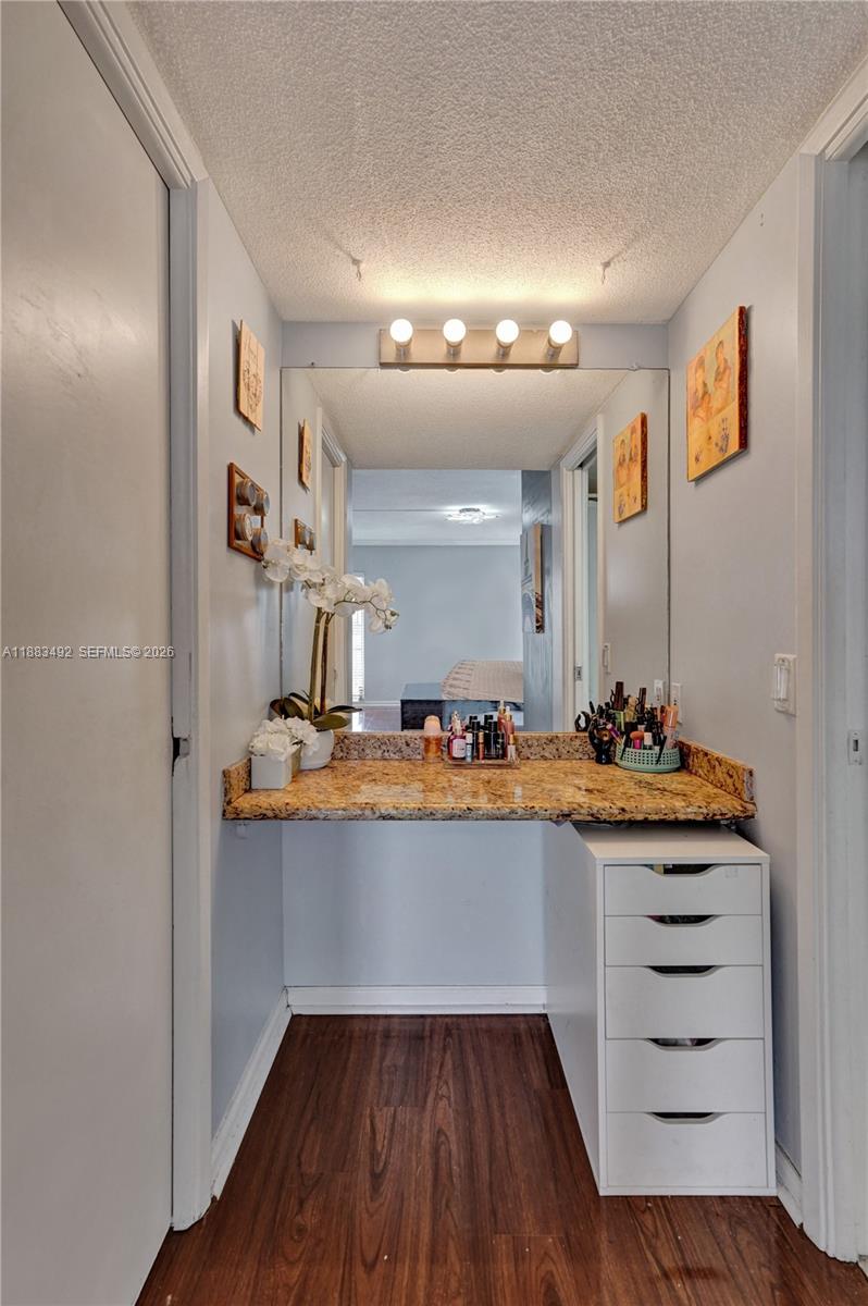 See details 501 3 / 2 1390 sq. ft. $ 2026-07-06 0 Photo