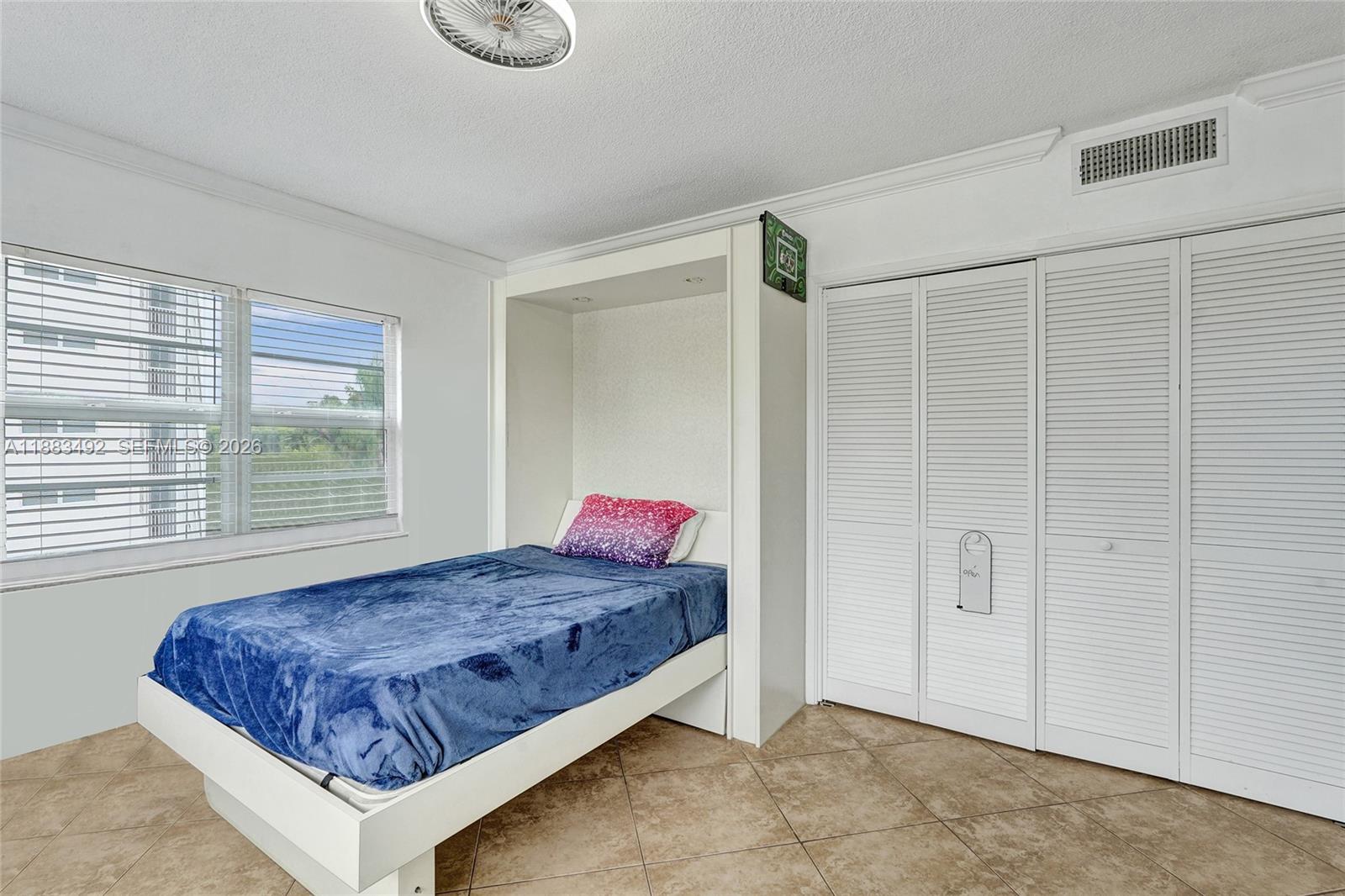 See details 501 3 / 2 1390 sq. ft. $ 2026-07-06 0 Photo