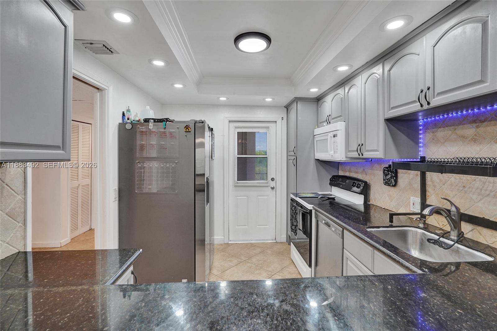See details 501 3 / 2 1390 sq. ft. $ 2026-07-06 0 Photo