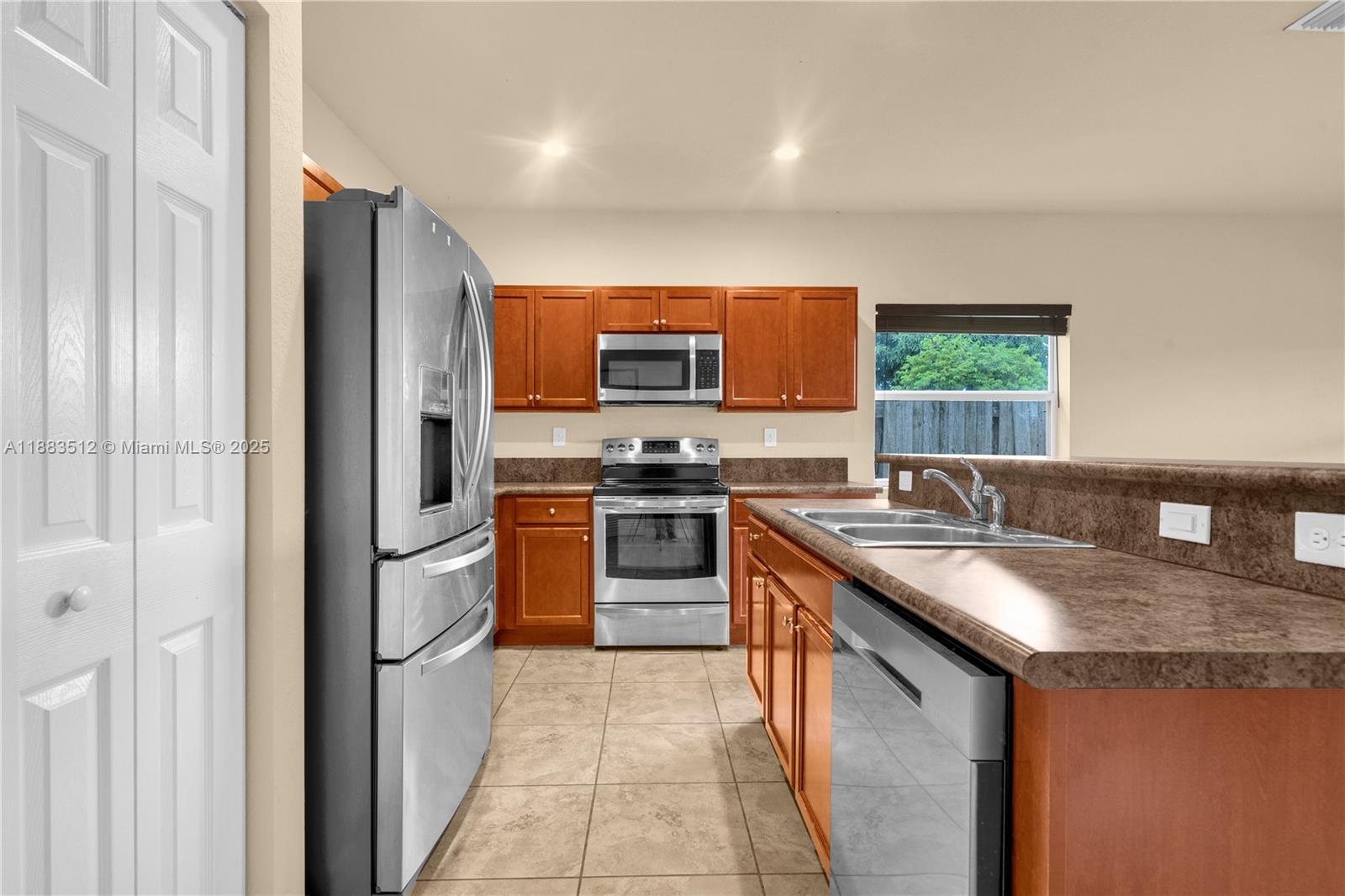 2401 4 / 2 1400 sq. ft. $ 2025-10-24 0 Photo