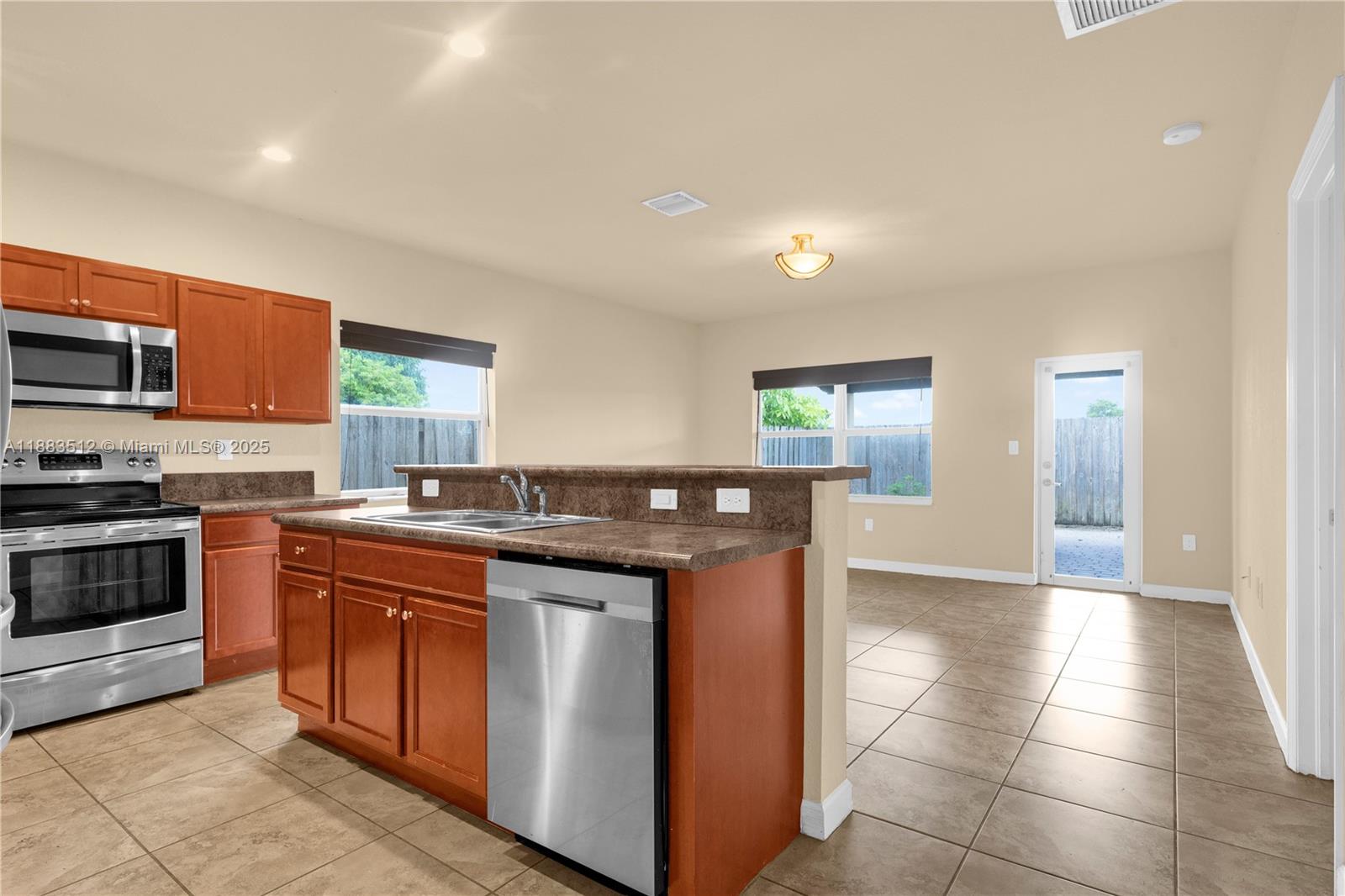 2401 4 / 2 1400 sq. ft. $ 2025-10-24 0 Photo