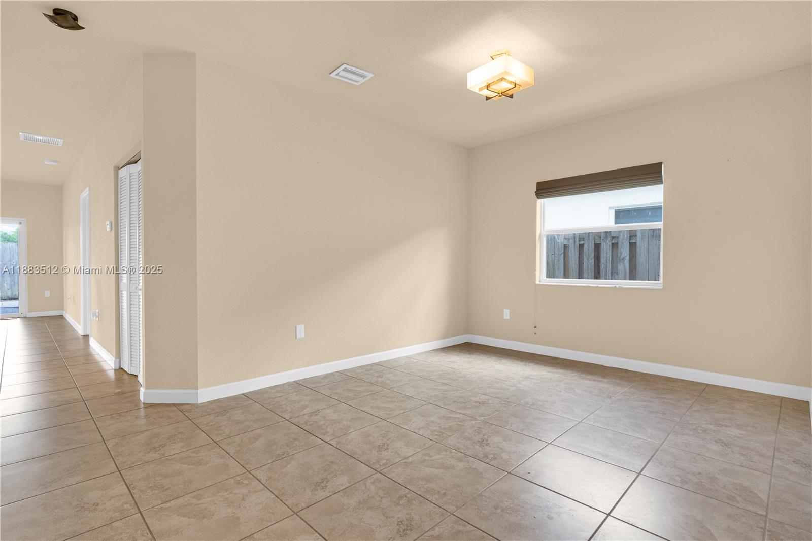 2401 4 / 2 1400 sq. ft. $ 2025-10-24 0 Photo