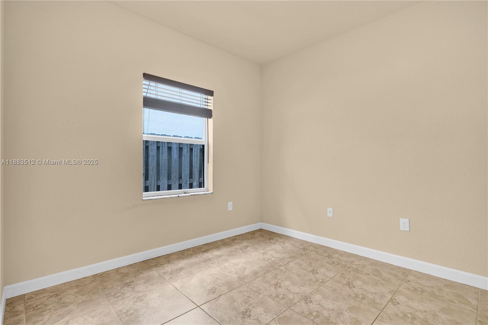 2401 4 / 2 1400 sq. ft. $ 2025-10-24 0 Photo