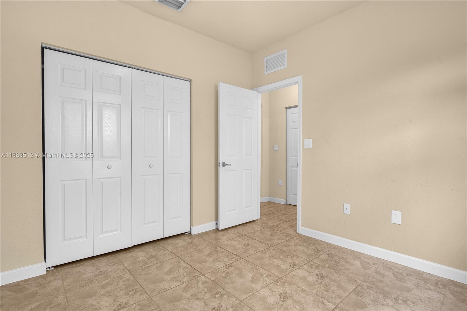 2401 4 / 2 1400 sq. ft. $ 2025-10-24 0 Photo