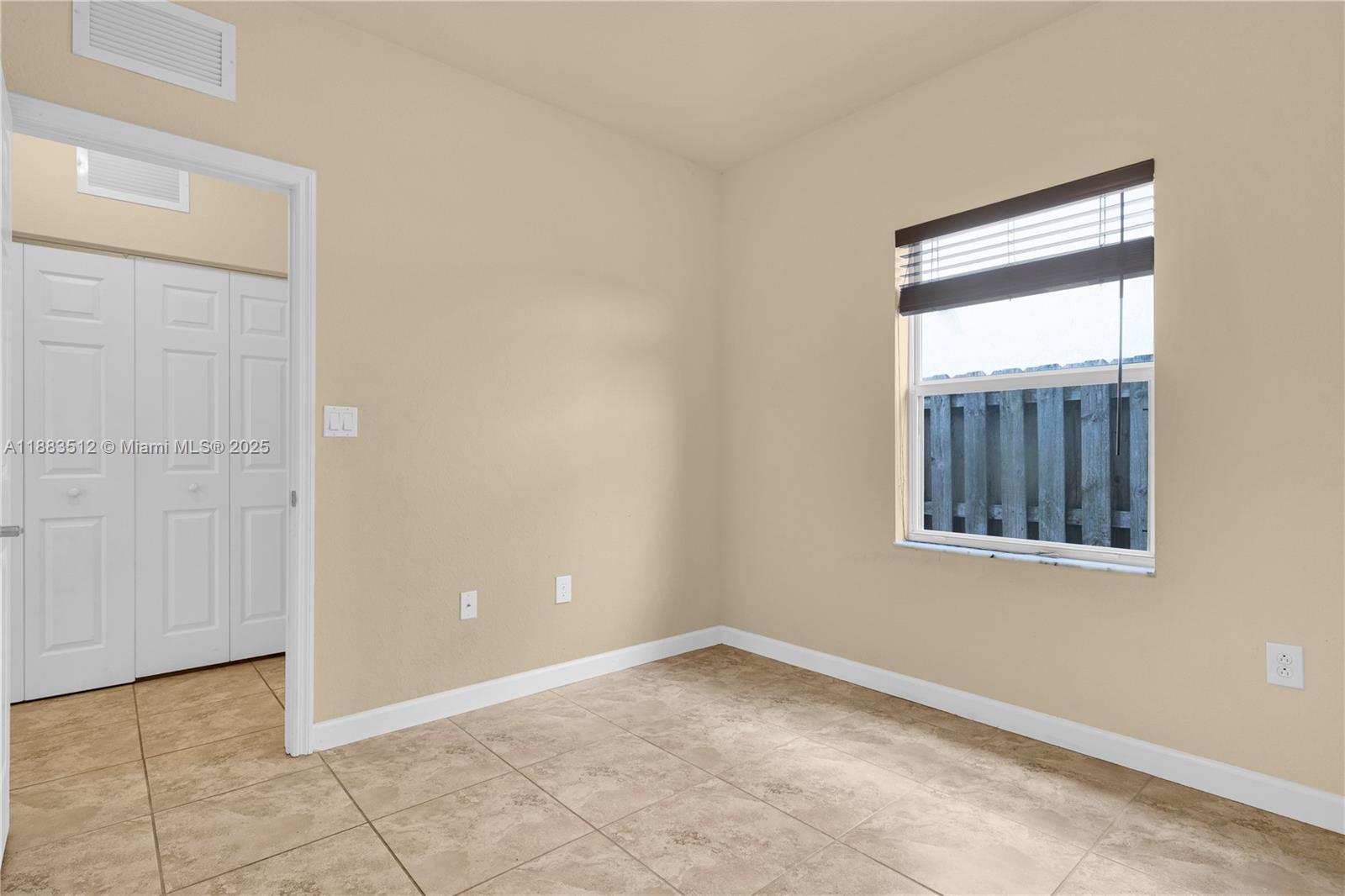 2401 4 / 2 1400 sq. ft. $ 2025-10-24 0 Photo