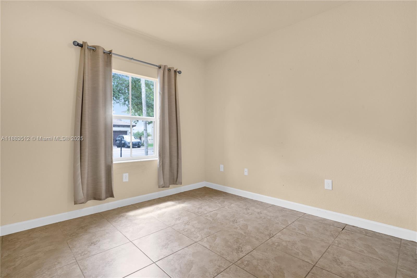 2401 4 / 2 1400 sq. ft. $ 2025-10-24 0 Photo