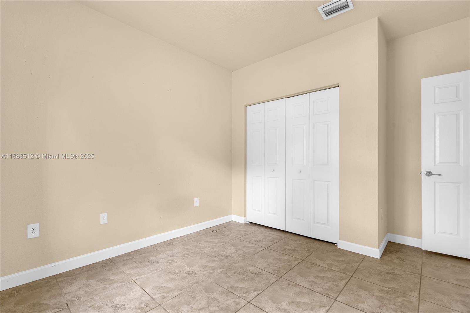 2401 4 / 2 1400 sq. ft. $ 2025-10-24 0 Photo