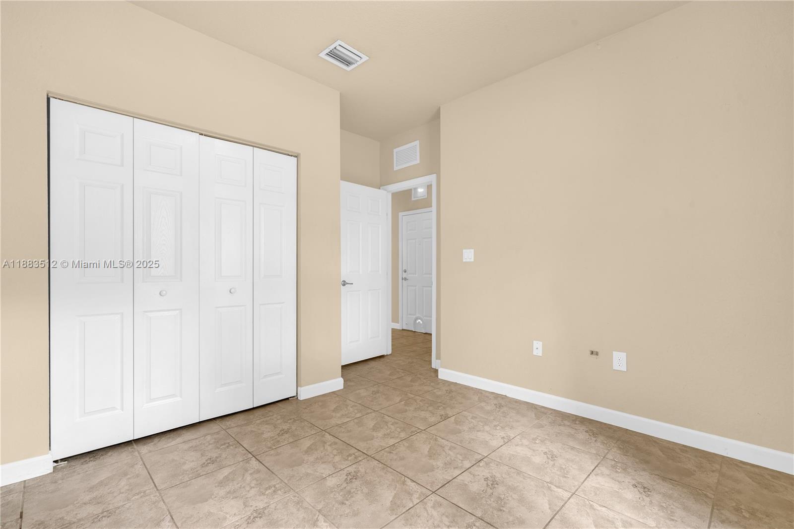 2401 4 / 2 1400 sq. ft. $ 2025-10-24 0 Photo