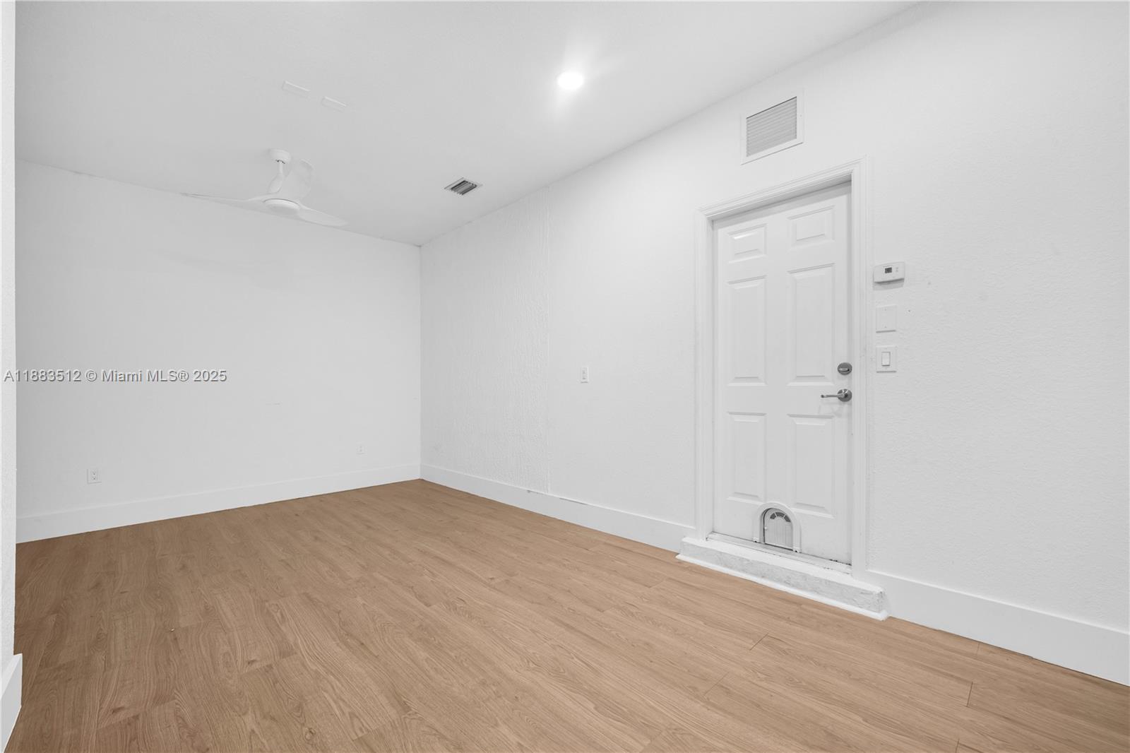 2401 4 / 2 1400 sq. ft. $ 2025-10-24 0 Photo