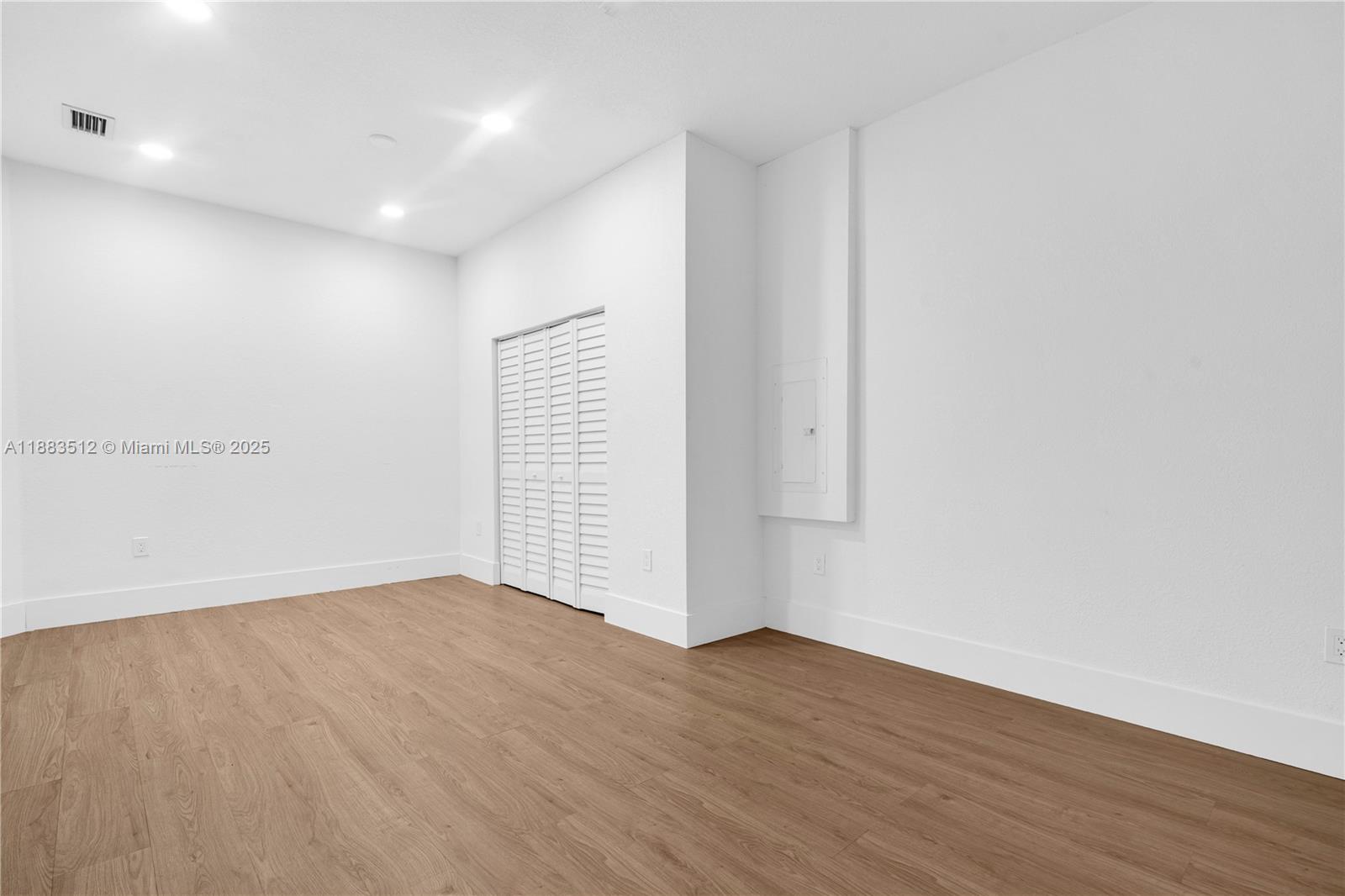 2401 4 / 2 1400 sq. ft. $ 2025-10-24 0 Photo