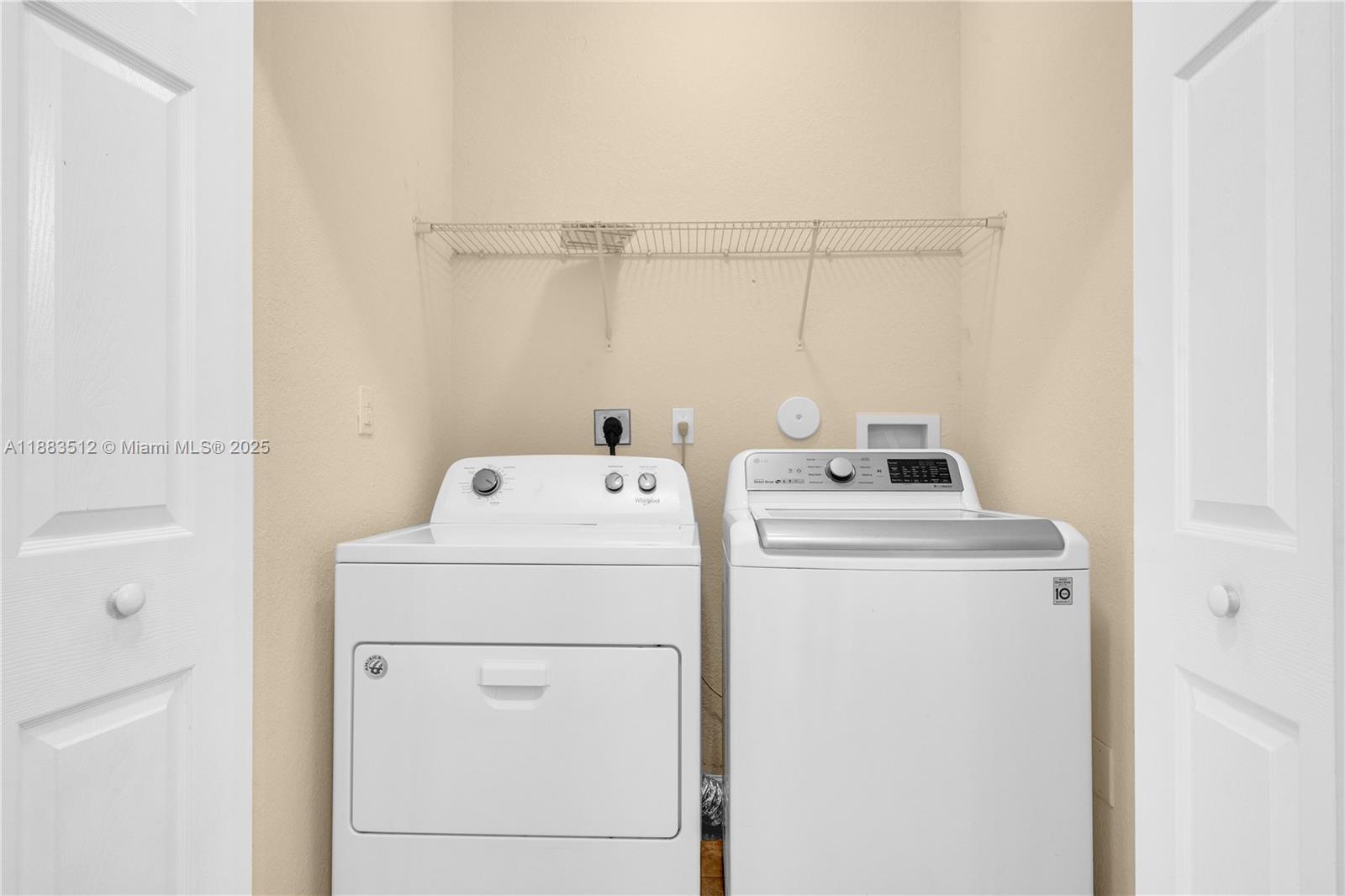 2401 4 / 2 1400 sq. ft. $ 2025-10-24 0 Photo