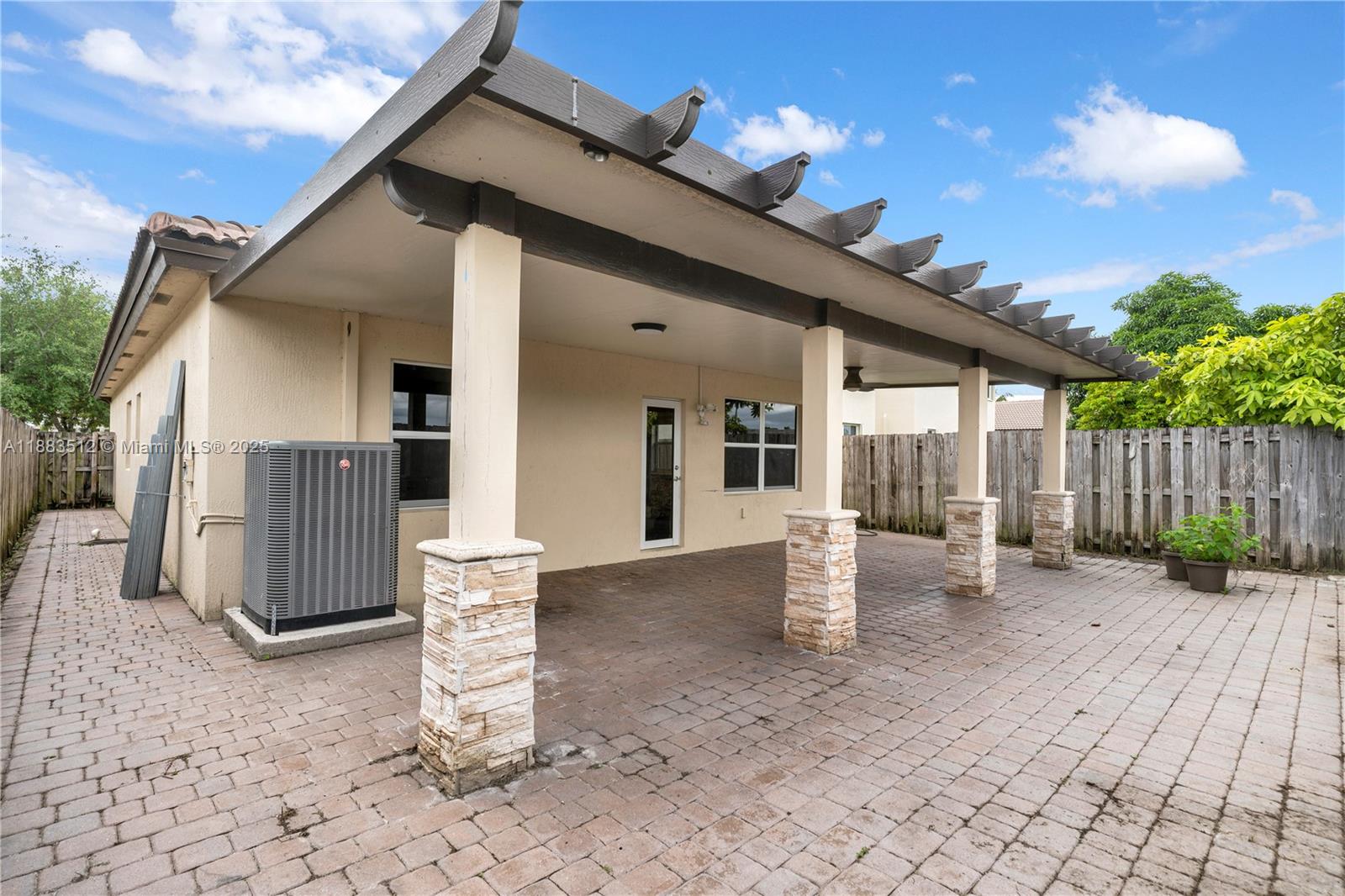 2401 4 / 2 1400 sq. ft. $ 2025-10-24 0 Photo