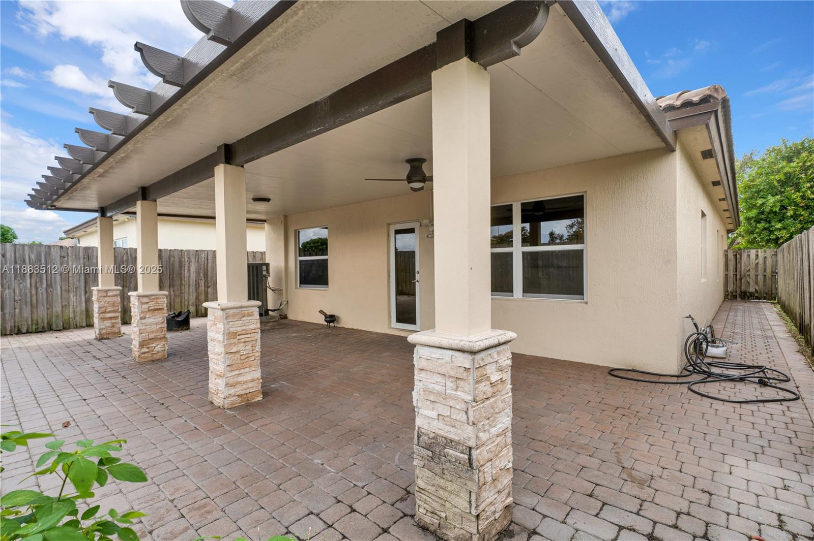 2401 4 / 2 1400 sq. ft. $ 2025-10-24 0 Photo