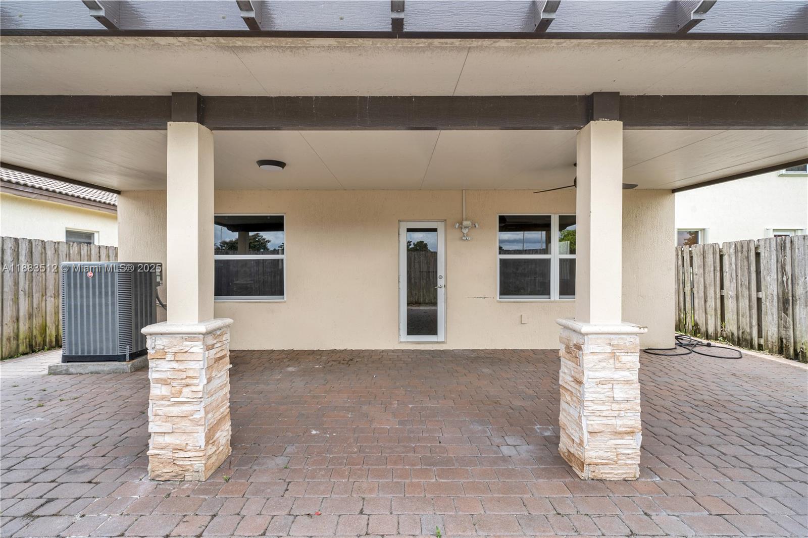 2401 4 / 2 1400 sq. ft. $ 2025-10-24 0 Photo