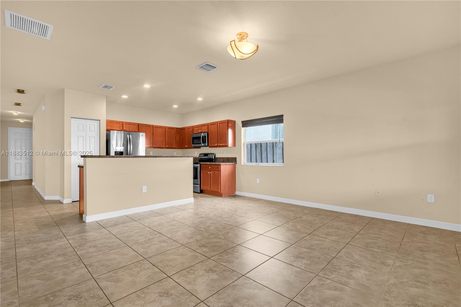 2401 4 / 2 1400 sq. ft. $ 2025-10-24 0 Photo