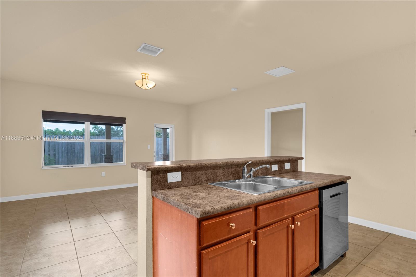 2401 4 / 2 1400 sq. ft. $ 2025-10-24 0 Photo