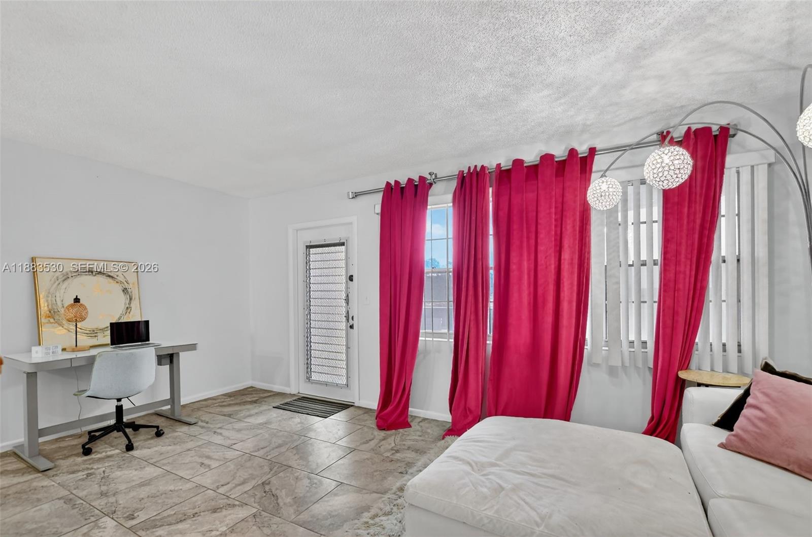 2009 1 / 2 700 sq. ft. $ 2026-07-24 0 foto