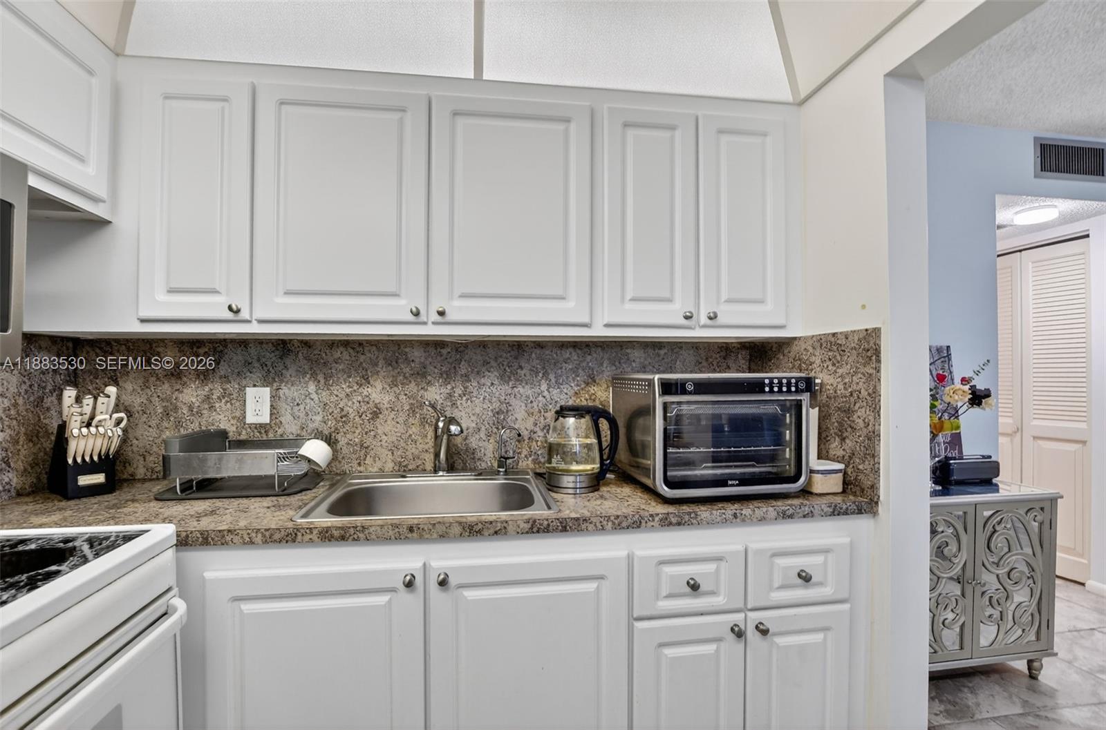 2009 1 / 2 700 sq. ft. $ 2026-07-24 0 foto