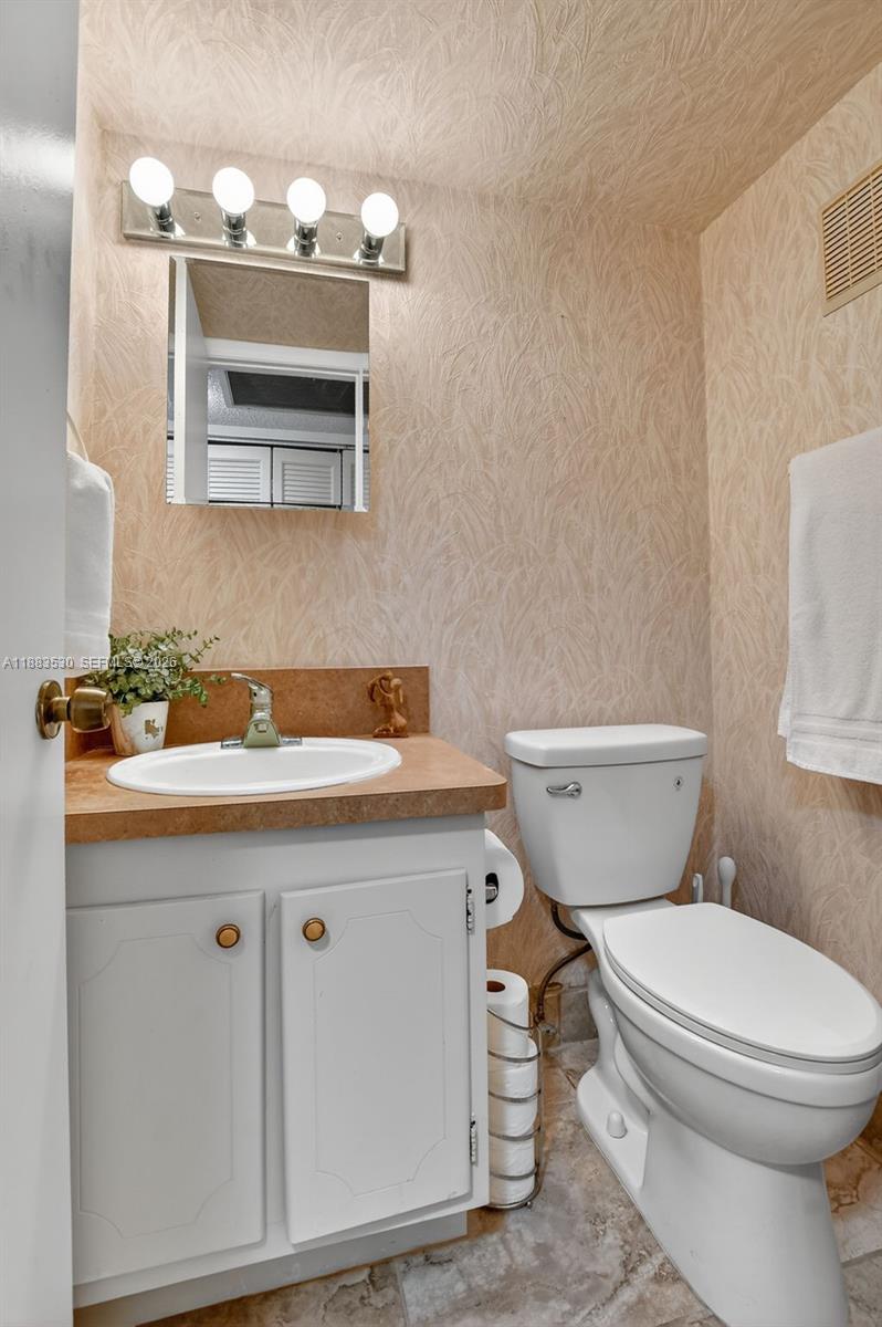 2009 1 / 2 700 sq. ft. $ 2026-07-24 0 foto