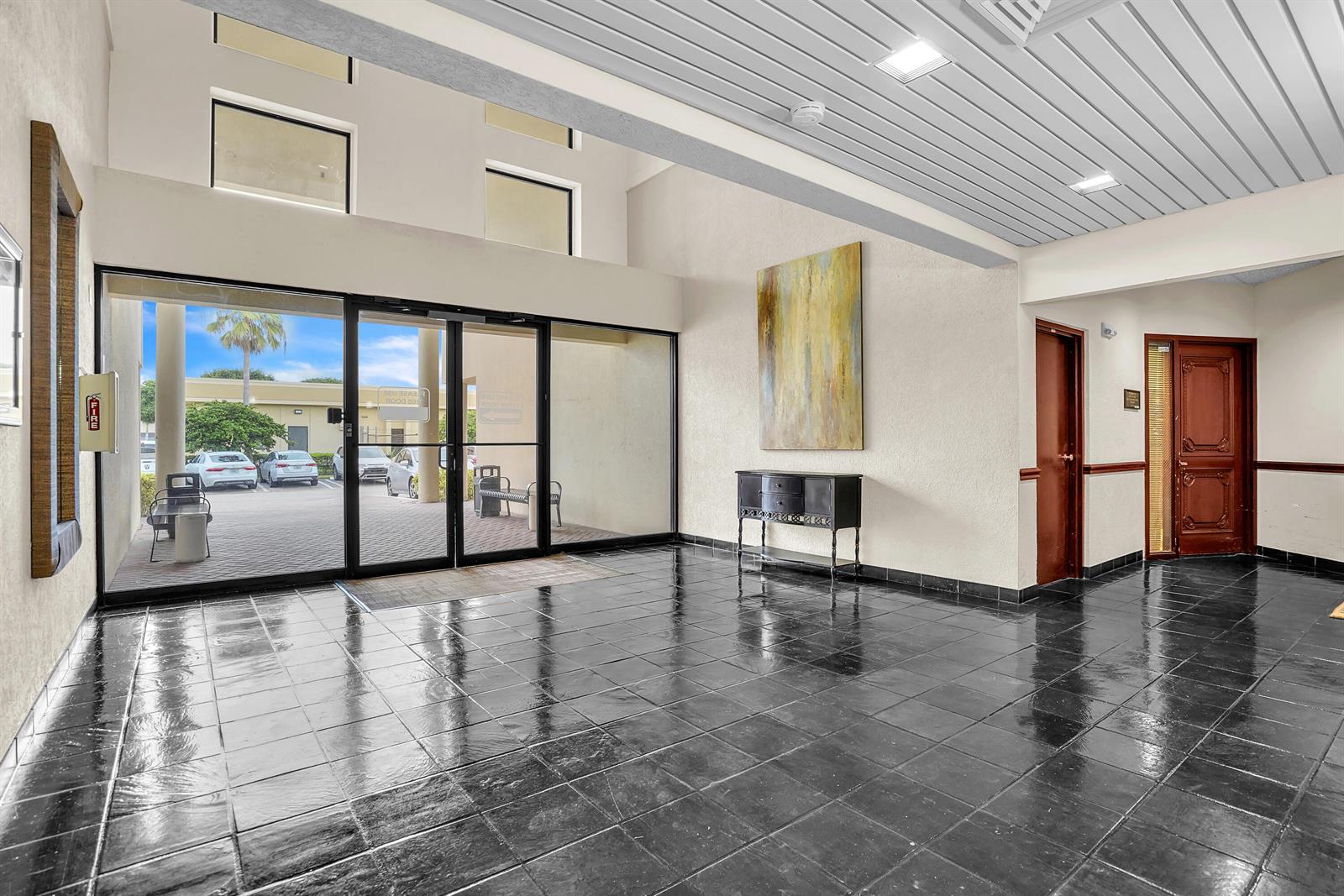100  / 2  sq. ft. $ 2026-06-13 0 Photo
